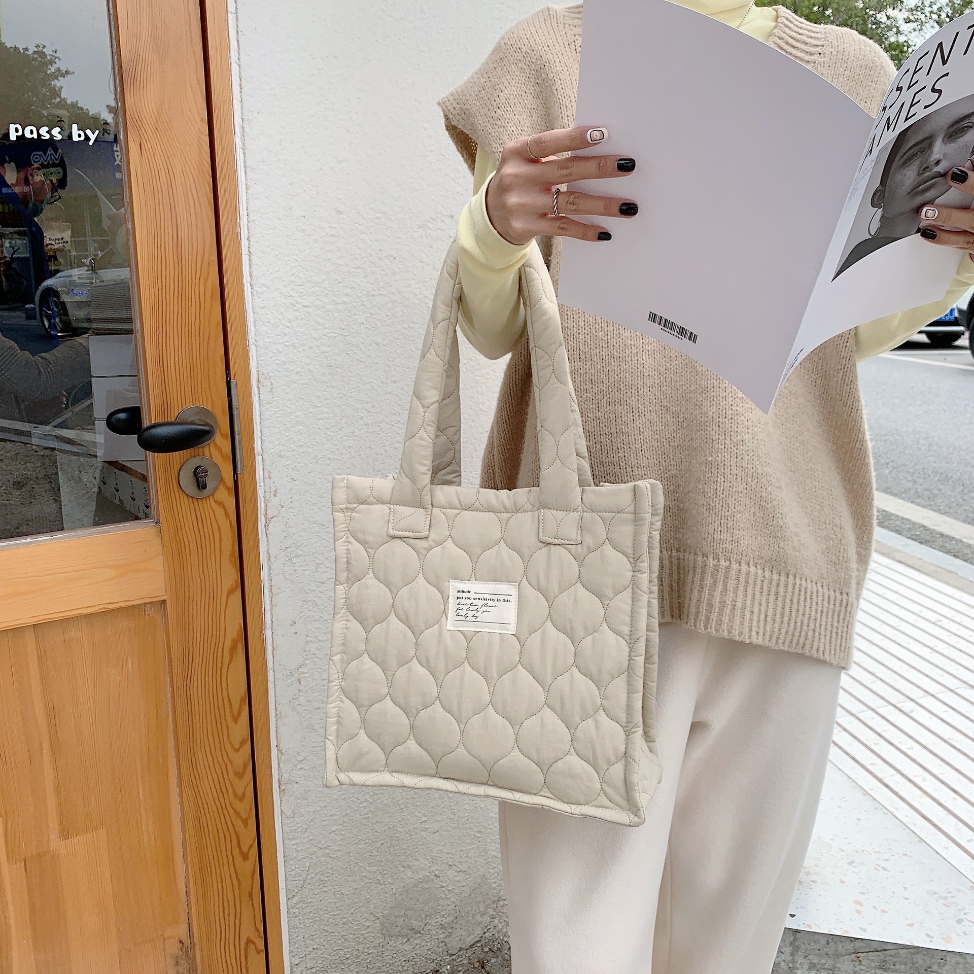 【 In Stock 】210301 large-capacity single-shoulder tote bag, quilted gourd hand-held commuter bag, autumn and winter hand-held bag for women undefined