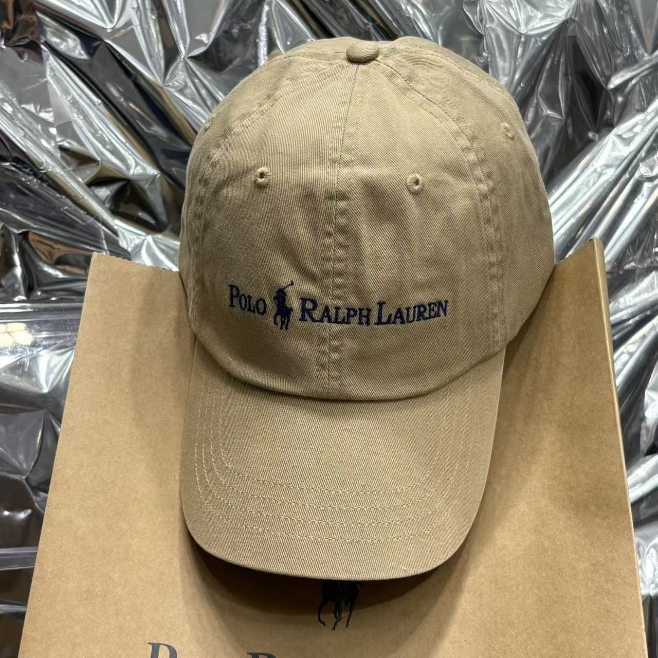 小馬標野球帽の女性は柔らかいトップの広いつばを合わせて顔の小さいアヒルの舌の帽子の運動の日よけの男性の女性を見せます。