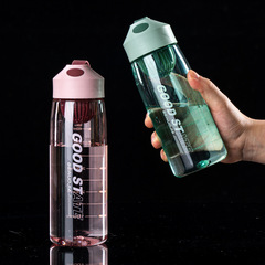 女性用の高級プラスチック製ウォーターカップ、夏用のポータブルフィットネスカップ、男子学生用の大容量プラスチック製カップ、茶漏れ付き