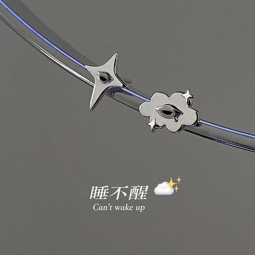 Asymmetrical clouds and stars sleepless earrings for women, unique design with a sense of elegance, cold wind style, versatile earrings