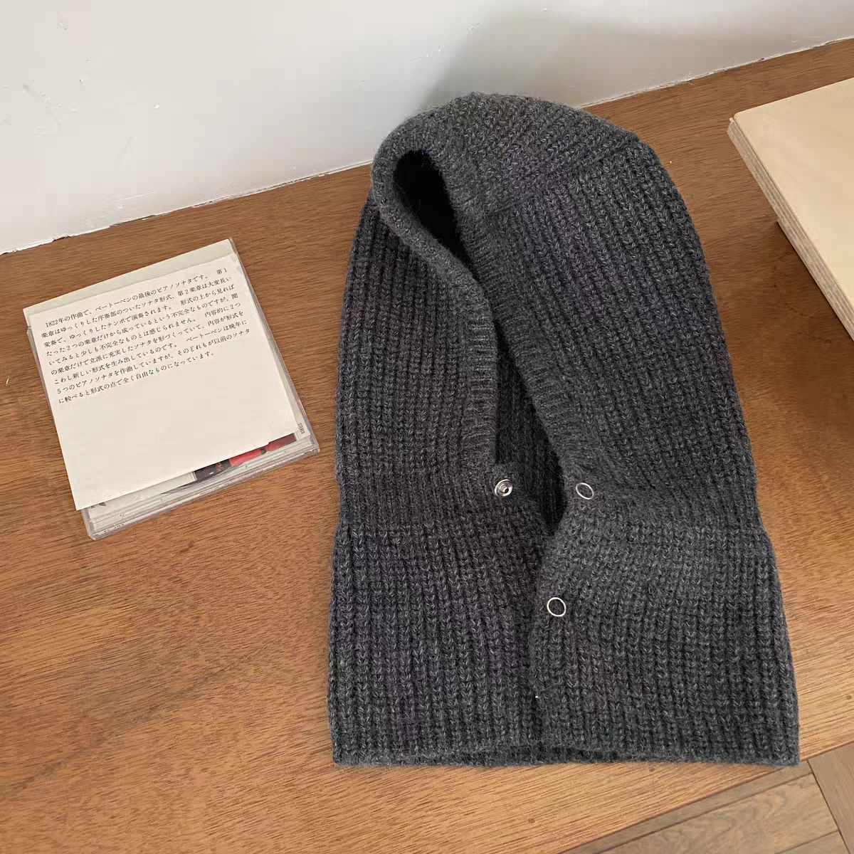 赤い目出し帽女性の秋と冬暖かいウールの帽子スカーフオールインワンフード付きスカーフニット帽子トレンディ