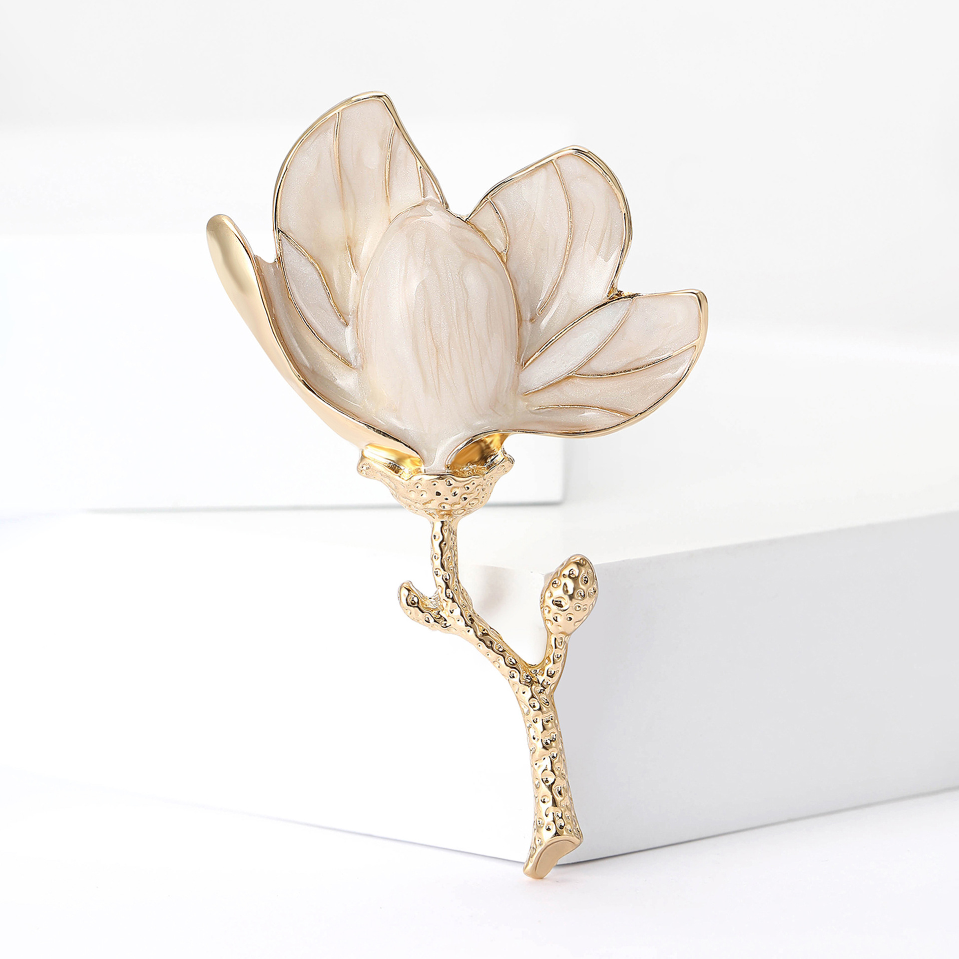 Korean New Alloy Enamel Magnolia Brooch Fresh All-match Women's Suit Shirt Corsage Jewelry Pin