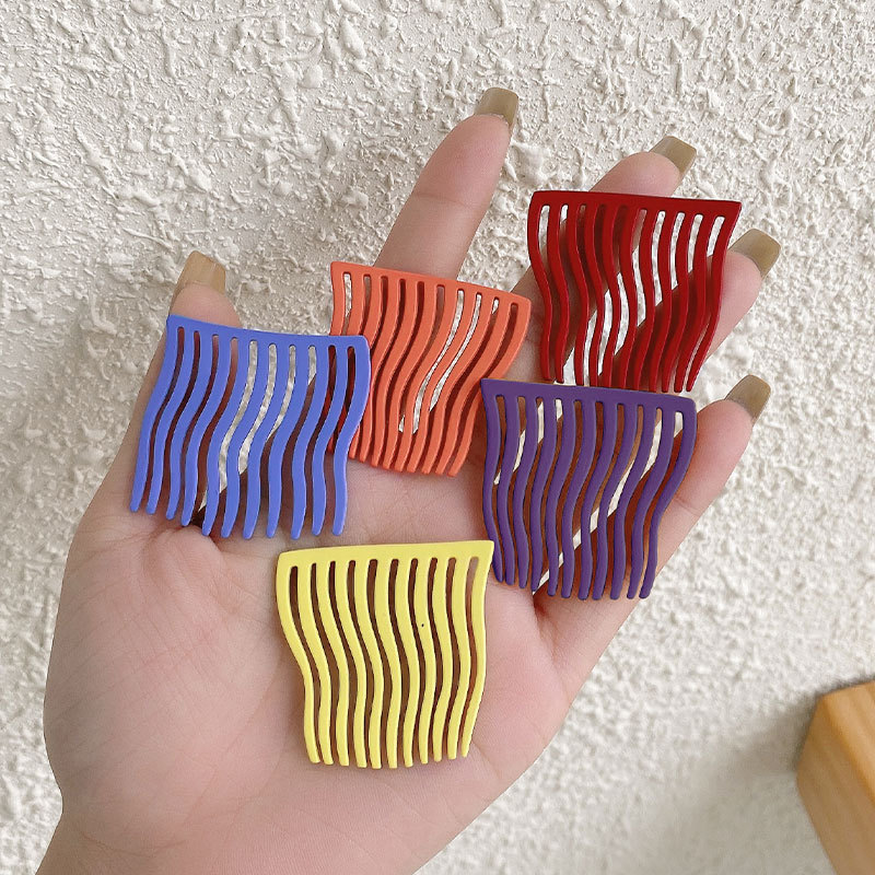 Nuevo clip de cabello de metal sin marcas peinado de cabello de la red de chicas rojas en línea con clip de frangeo invertido en la tarjeta de cabello coreana detrás del toque de cabeza