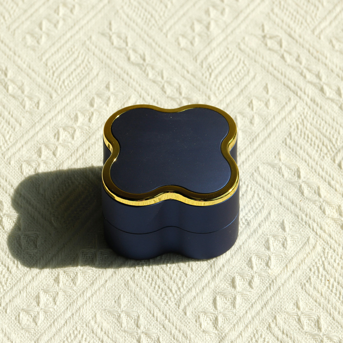 ��Ҷ������ƺ�led������ƶԽ������������е�׹����Ʒ��װ��