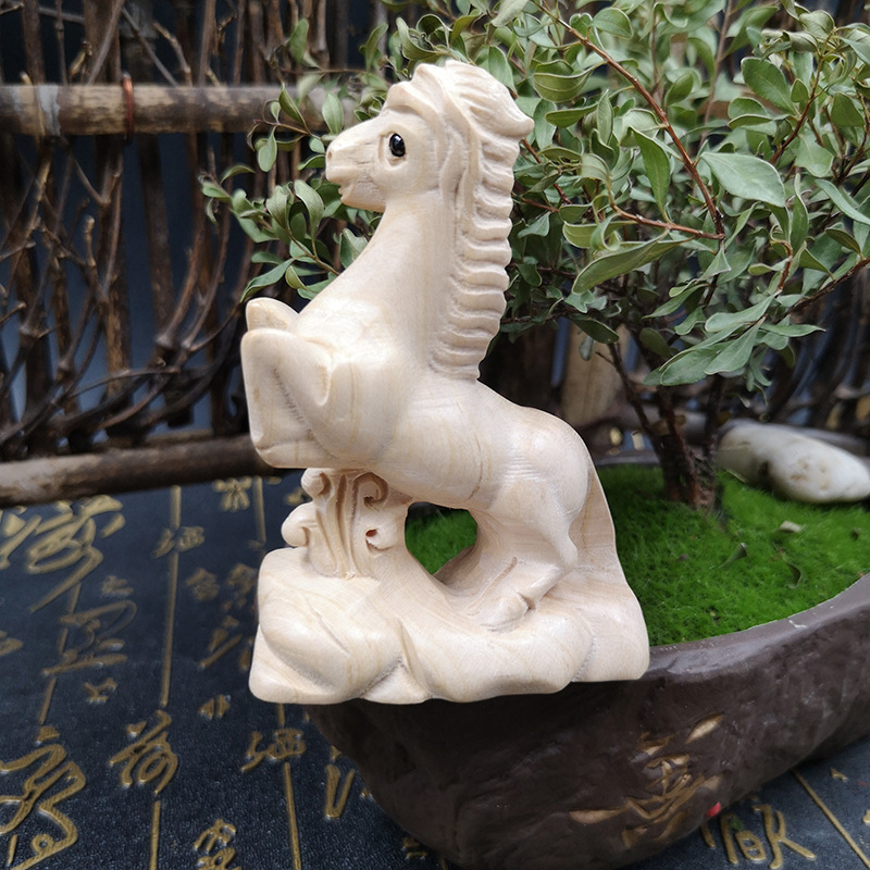 桃木彫刻十二生肖の手の工芸品は桃木の手の木の観光地区の観光工芸品を並べます。|undefined