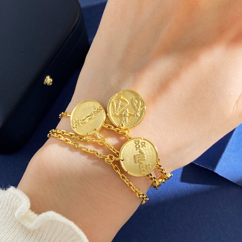 Twelve Zodiac Signs Vintage Coin Bracelet with Exclusive Embossed Coin Pendant, Adjustable Chain Length Suitable for Various Wrist Sizes