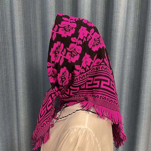 Middle-aged and elderly women's headscarves: Rural women performing labor in the fields, showcasing protective scarves—timeless, cozy, and versatile square headscarves for grandmothers.