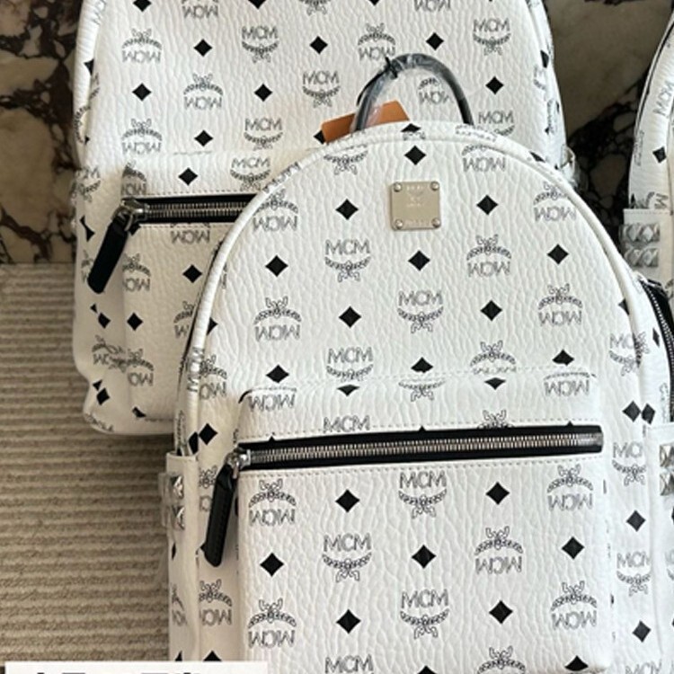 Rivet Backpack for Women 2025 New Korean Style Large Capacity Student School Bag Trendy Travel Backpack Retro Versatile Lightweight Rivet Backpack for Women 2025 New Korean Style Large Capacity Student School Bag Trendy Travel Backpack Retro Versatile Lightweight