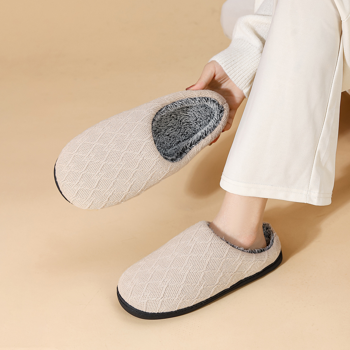 New woolly slippers with warm couples cotton slippers non-slip plus wool thickening cotton drag soft bottom in autumn and winter_voghion.com
