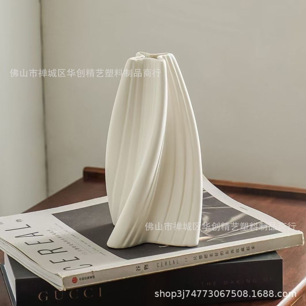 Source Manufacturer Twisted Plastic Vase Home Decoration Ornaments Lily Dried Flower Bouquet Fake Flower Flower Arrangement High-End