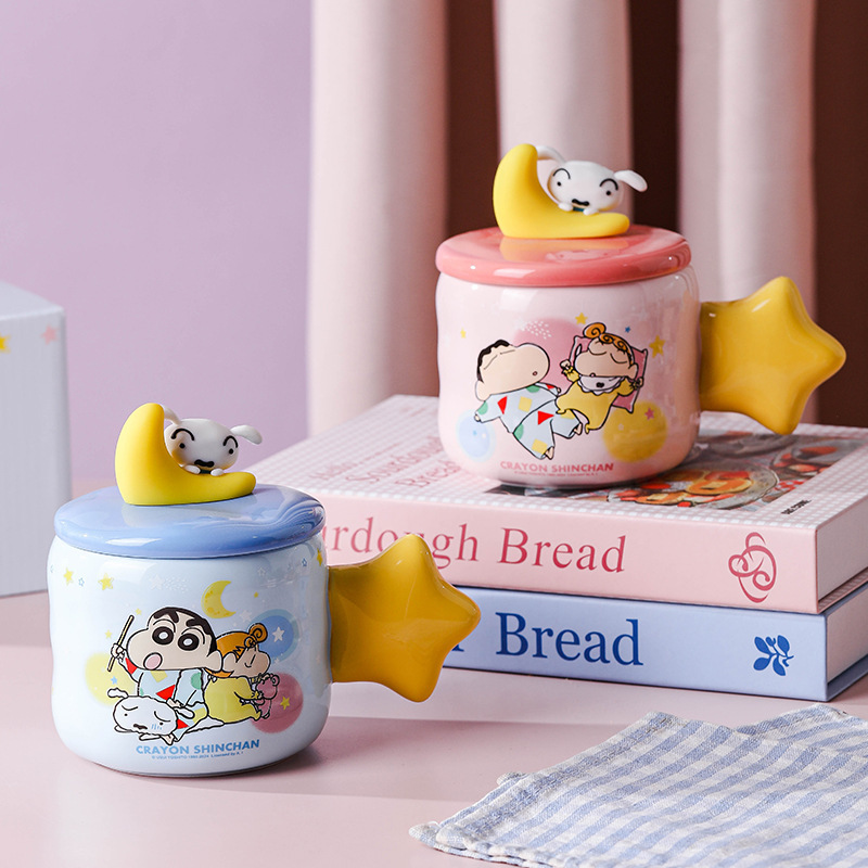Crayon Shin-chan dream Xingyue taza de cerámica con tapa creativa, personalidad de alto valor, pareja de estudiantes, taza de café