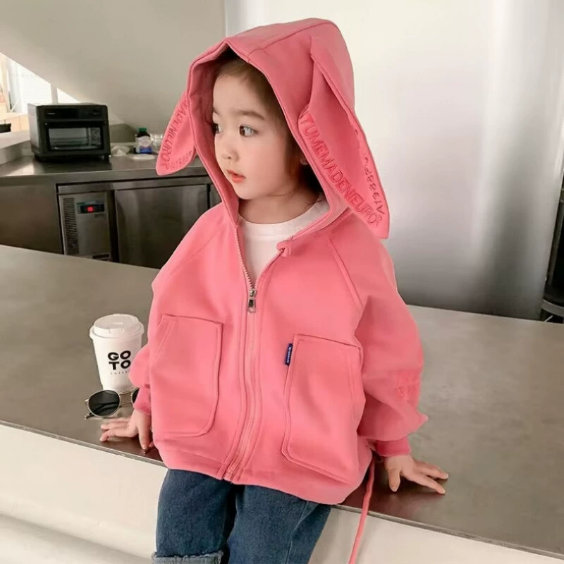 Бесплатная доставка для девочек пальто весна и осень 2024 новые корейские буквы с вышивкой иностранные короткие топы для маленьких девочек с капюшоном