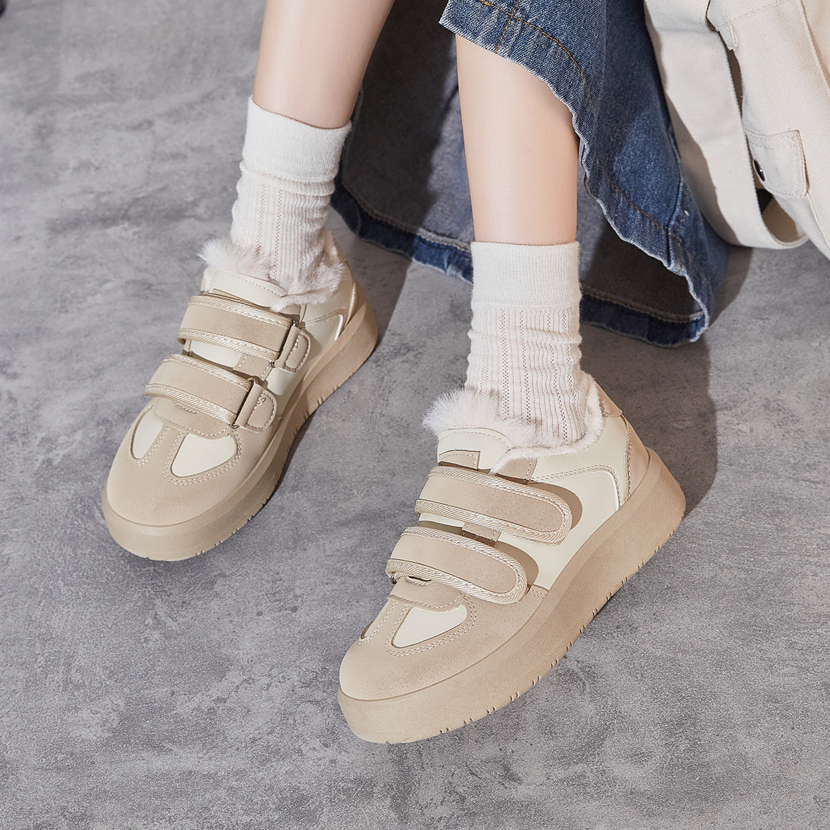 2024 primavera nuevos zapatos casuales de mujer coreanos versátiles inns gruesos de la escuela secundaria Zhongzhong estrellas de moda zapatos de skate para mujeres