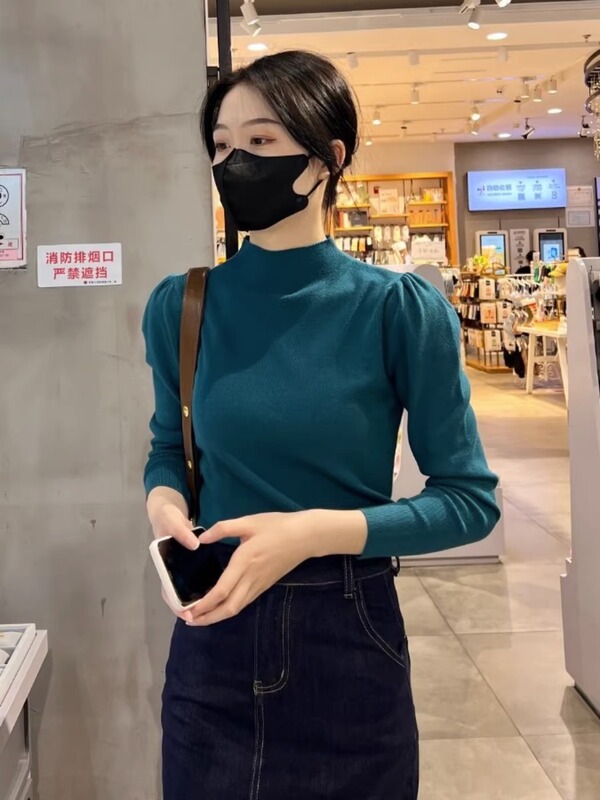 半高襟秋冬ニットセーター女性長袖ゆるいシャツの中襟に泡袖の上着がついている|undefined