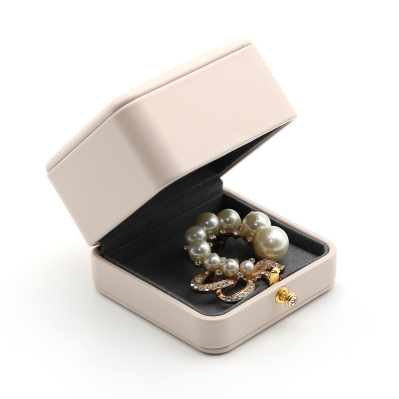 Beige PU cuero caja de joyería caja de anillos caja de collares colgante caja de pendientes caja de broches caja de brazaletes