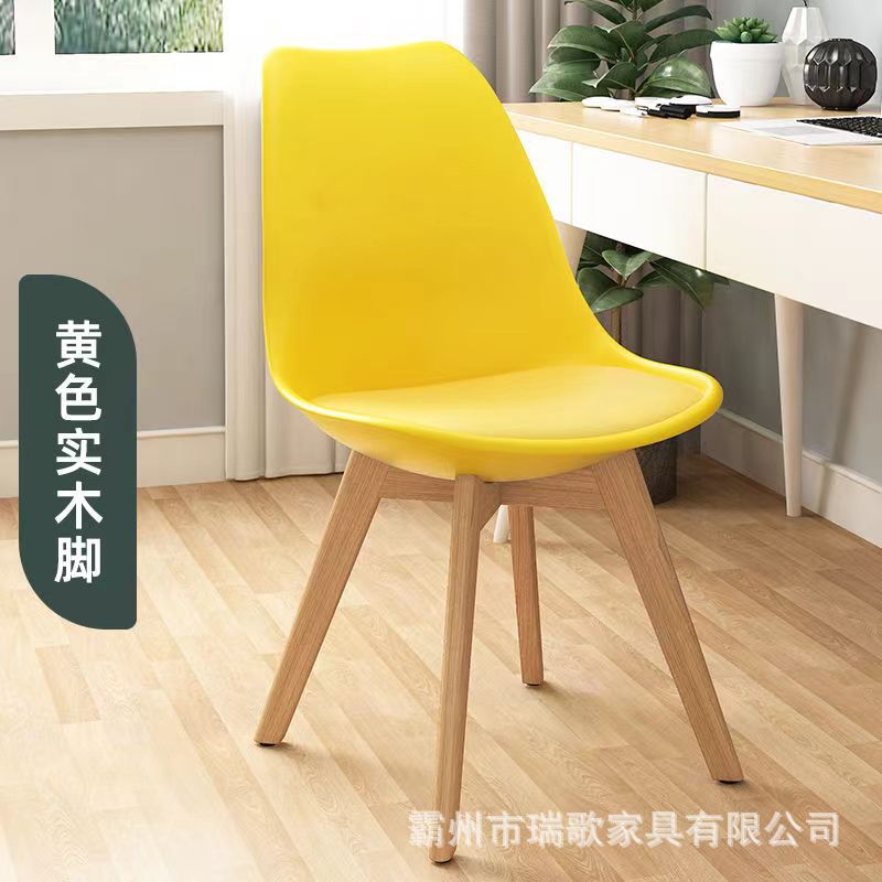 26 años de nueva silla de comedor de madera maciza silla nórdica simple doméstica maquillaje de dormitorio silla de mesa silla de red