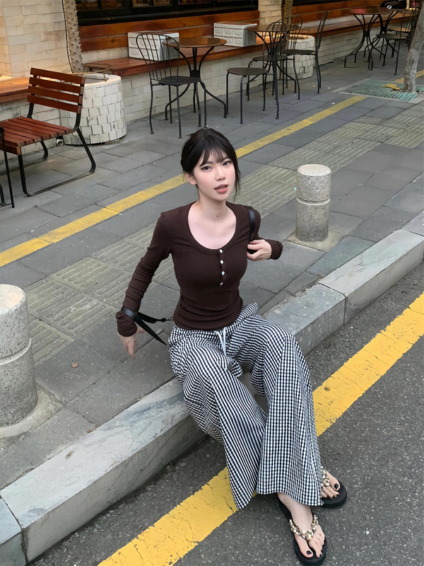 2025甜美风长袖T恤女秋季圆领别致纽扣设计修身显瘦休闲正肩上衣|undefined