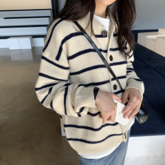 秋冬新款韩版复古宽松洋气宽松休闲条纹针织开衫翻领毛衣外套女式