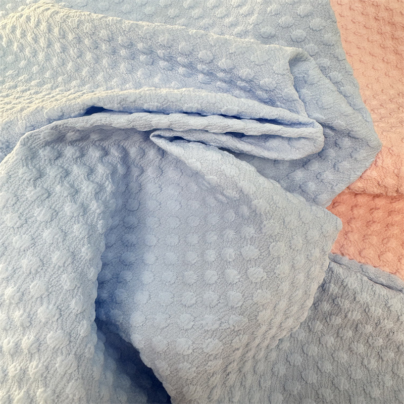 2025新品浮雕小圆点提花面料全涤四面弹小足球提花连衣裙外套布料