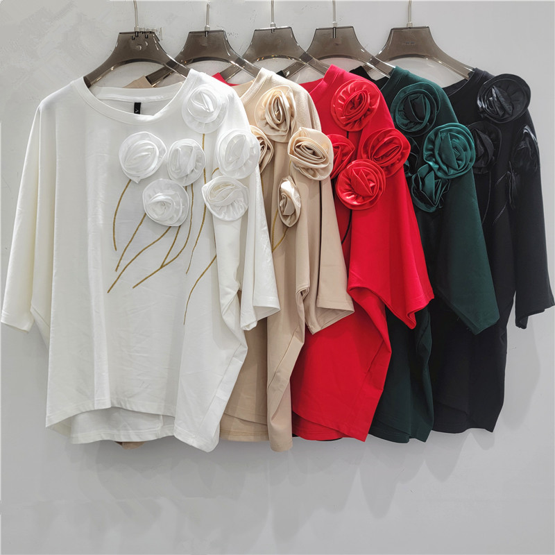 Blanca camiseta de manga corta para mujeres primavera y verano nuevo diseño chic ocio industria pesada flor tridimensional blusa de cuello redondo
