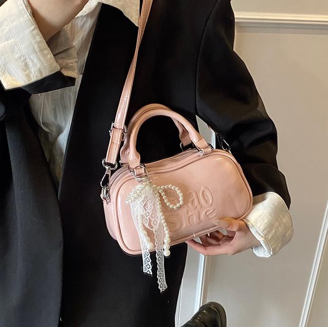 Versión coreana del bolso de bolos de mano para mujer 2025 nuevo bolso de hombro de moda de moda bolso de mensajero popular casual de todo fósforo
