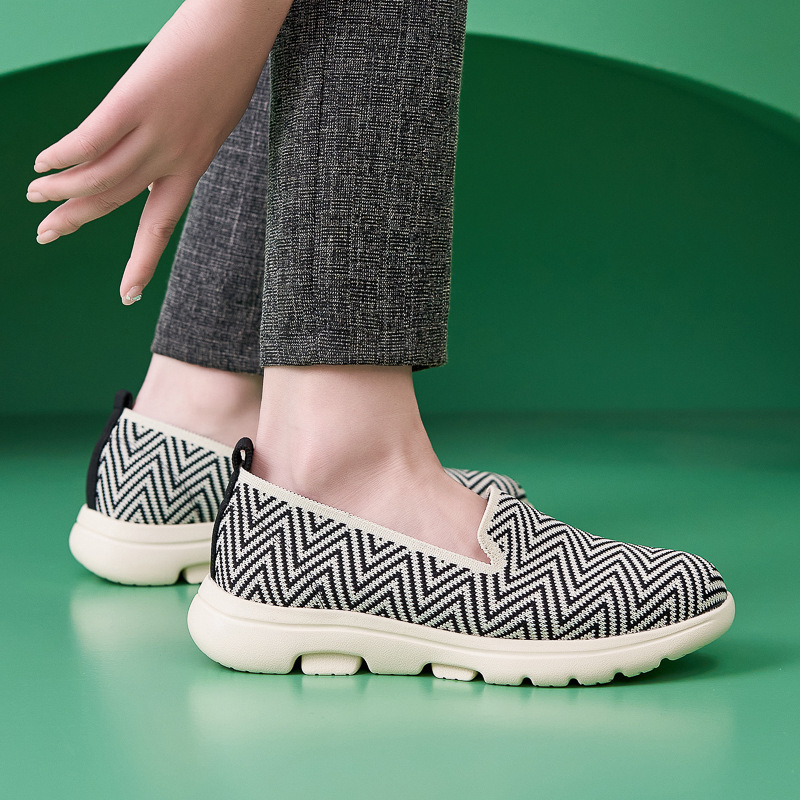 B888-42025 Herbst Winter Neue Licht Kissen Anti-Slip Runde Kappe Mittleren Alters Und Ältere Komfortable Atmungsaktive Flache Schuhe_voghion.com