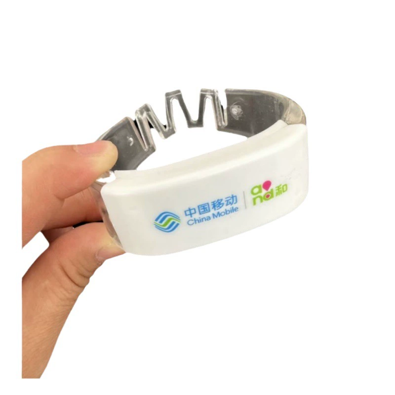 Светящиеся браслеты для трансграничной торговли, светящиеся браслеты для ночных пробежек, оптовые светящиеся браслеты для концертов и мероприятий, ярко светящиеся