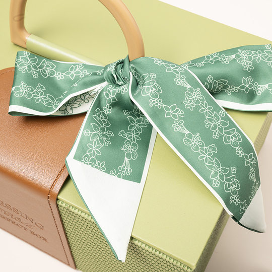 High-end Leather Portable Cosmetic Case Gift Box Wedding Accompanying Gift Wedding Return Gift Box Creative Birthday Gift Box for Best Friends