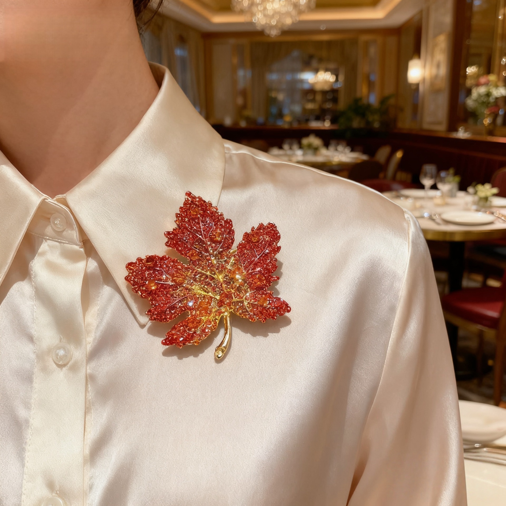 Vintage rode esdoornblad broche met strass voor dames elegant_voghion.com