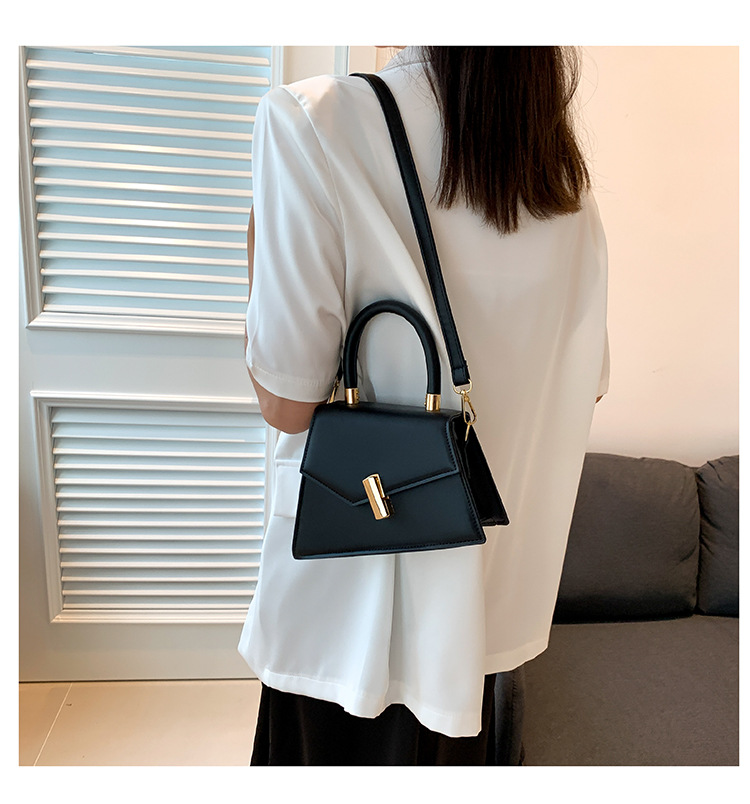 Women's Medium Pu Leather Solid Color Streetwear Lock Clasp Handbag Crossbody Bag display picture 6