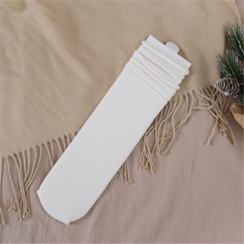 Otoño e invierno nuevos calcetines de rayas retro calcetines de algodón de media pantorrilla de color sólido japonés para mujer ins JK calcetines de mujer al por mayor