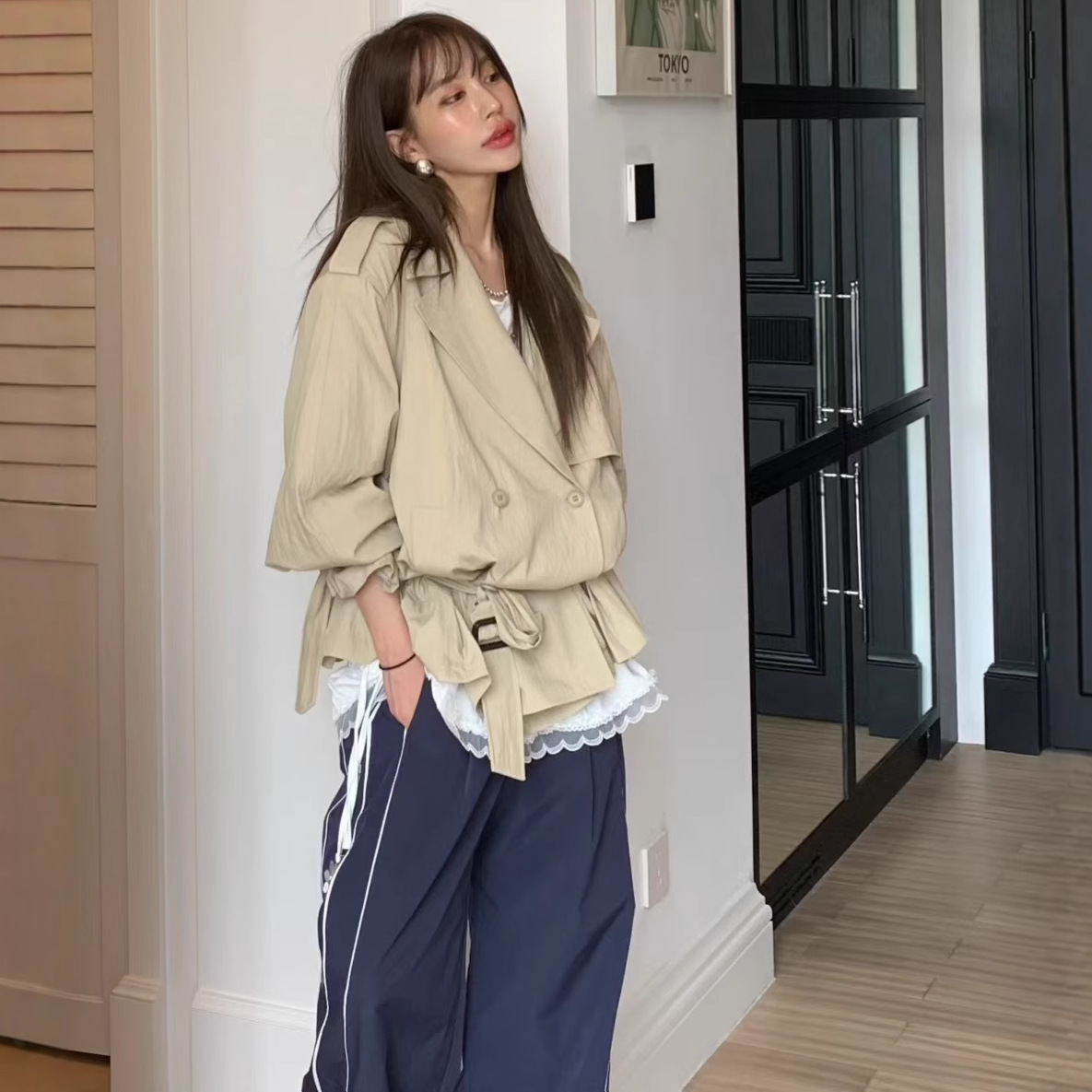 Korean Ins Early Spring New Retro French Fashion Elegant Large Lapel Tie Waist Trench Coat Women's Jacket