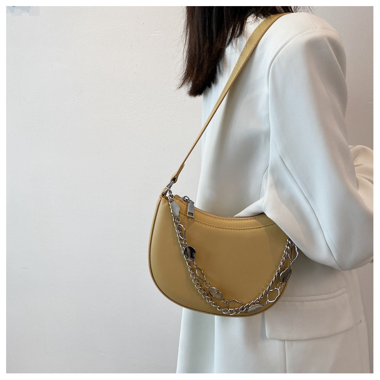 Simple Solid Color Metal Chain Saddle Bag display picture 9