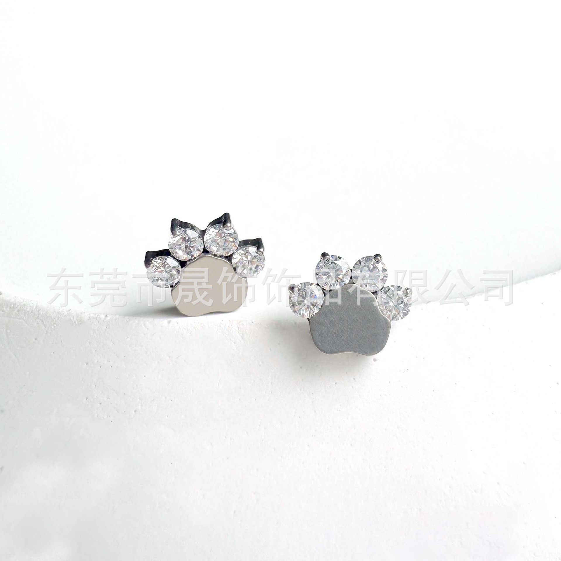 F136 Titanium Alloy Cat Paw Studded Cubic Zirconia Ear Stud G23 Internal Thread Labret Stud Helix Cartilage Stud Piercing Jewelry Cat Paw Zirconia