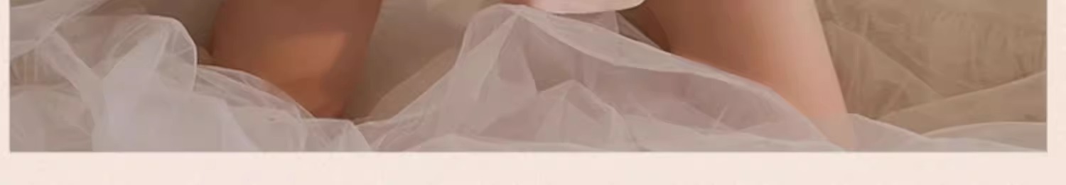 Luxuriöser, sexy Pyjama von Pure Desire | Damen-Nachthemd aus Eisseide mit Spitzenträgern | Integrierte Polster für betonte Kurven | Perfekt für Dates_voghion.com