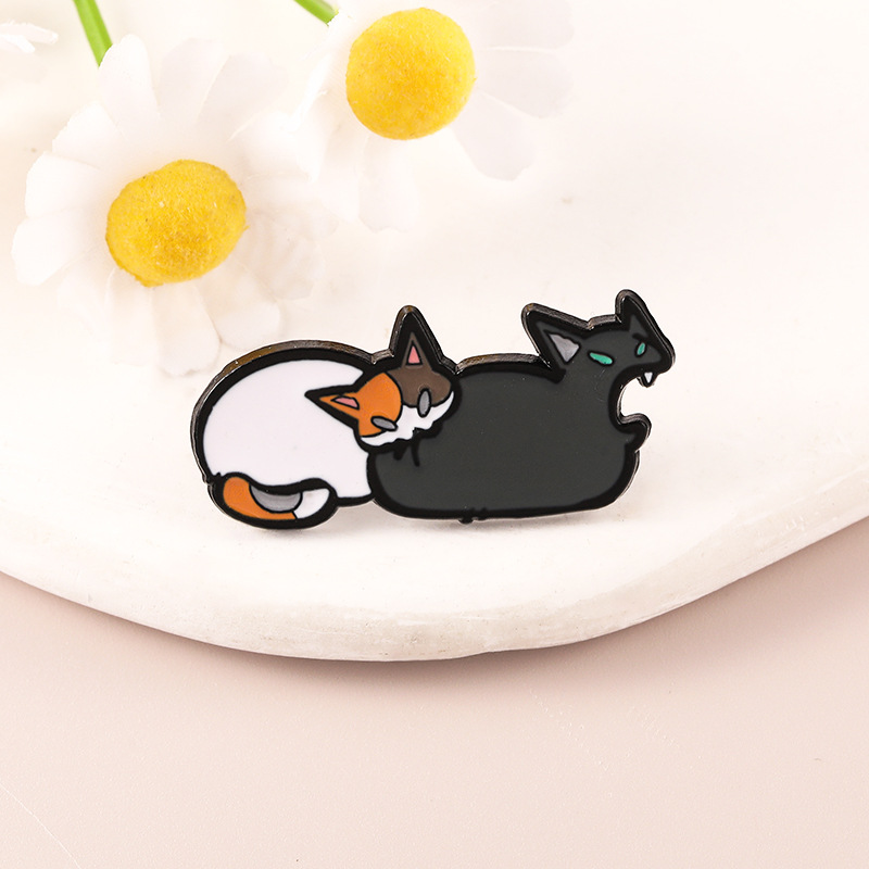 Söt tecknad katt brosch metall badge för kläder accessoar_voghion.com