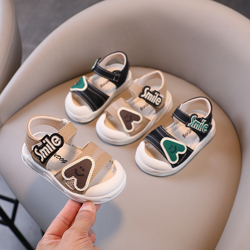 A generation of baby toddler shoes 2024 summer new boys baotou anti-kick beach shoes baby girls sandals