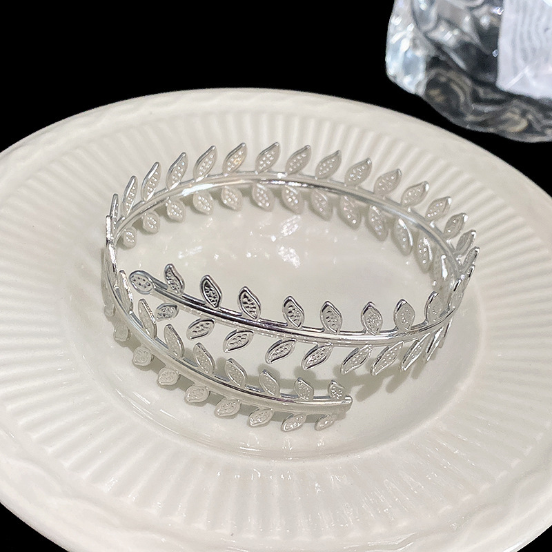 欧米のクロスボーダーにジルコンを入れて、ブレスレットを開けます。