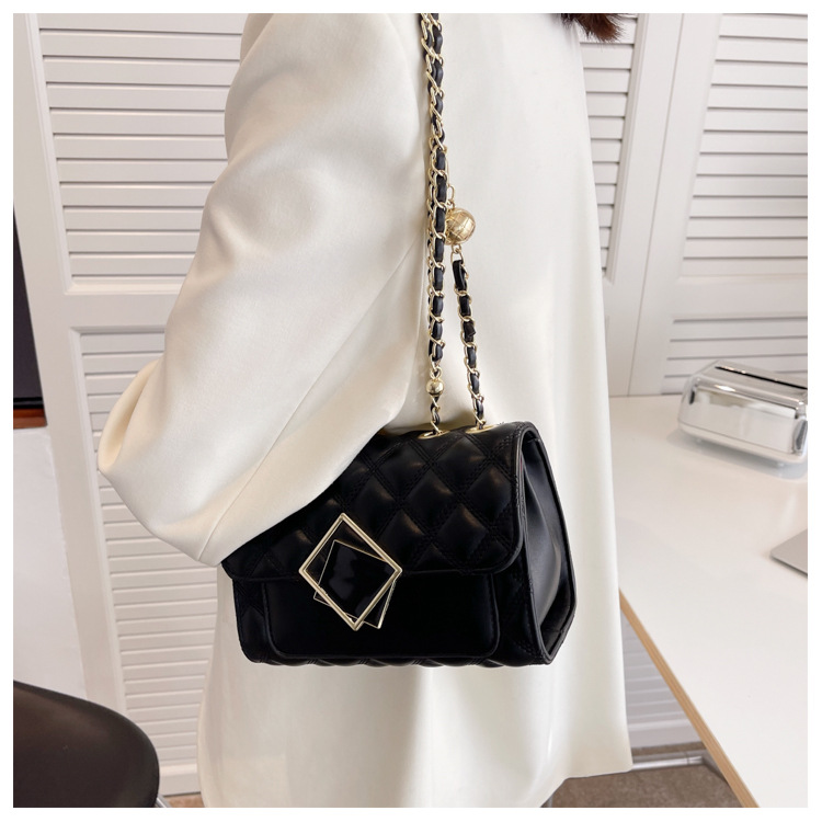 Simple Fashion Chain Single Shoulder Messenger Bag Casual Small Square Bag Wholesale 19*13.5*9.5cm display picture 3