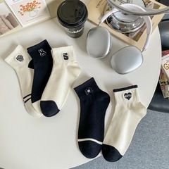 Spring and summer new Japanese style black and white small fragrance style embroidered white socks wholesale ins college style women's socks socks