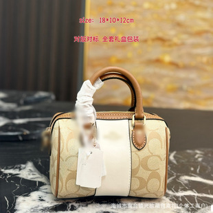 �r���¿�Ů�������ϻ���ʿ�D���^������ͨ��б����ٴ�͹������