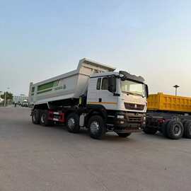 销往非洲重汽豪沃自卸车 后八轮矿用工程车集装箱后翻车豪沃自卸