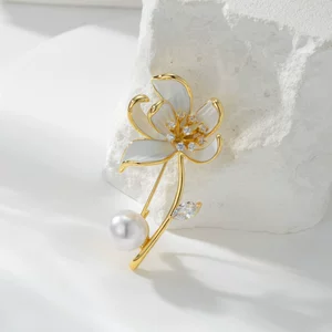 Fashionable elegant three-dimensional Lotus brooch niche light luxury style enamel color corsage new sweet personalized pin accessories