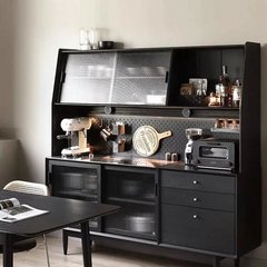 レトロな風の実木のサイドキャビネットのキッチンキャビネットは一体的に壁の高いキャビネットのキッチンロッカーのキャビネットのお茶のキャビネットに寄りかかっています。
