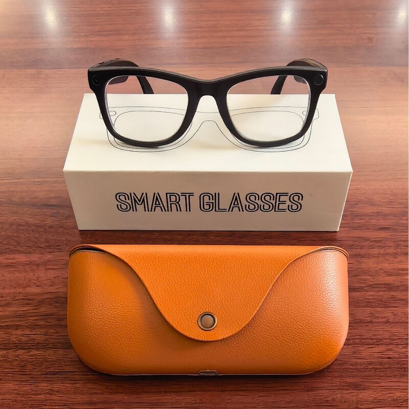 Mt5 Ultra Smart Glasses with 8 Million Pixels for Photography, Ai Real-Time Translation, Music, Bluetooth Calls, and Charging Case Mt5 Ultra Smart Glasses with 8 Million Pixels for Photography, Ai Real-Time Translation, Music, Bluetooth Calls, and Charging Case