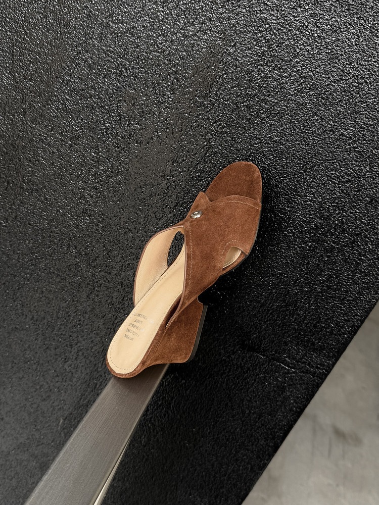 Sandal nữ da cừu hở mũi quai chéo gót xuồng 5 cm — màu nâu, Trang chủ, màu đen chi tiết 32