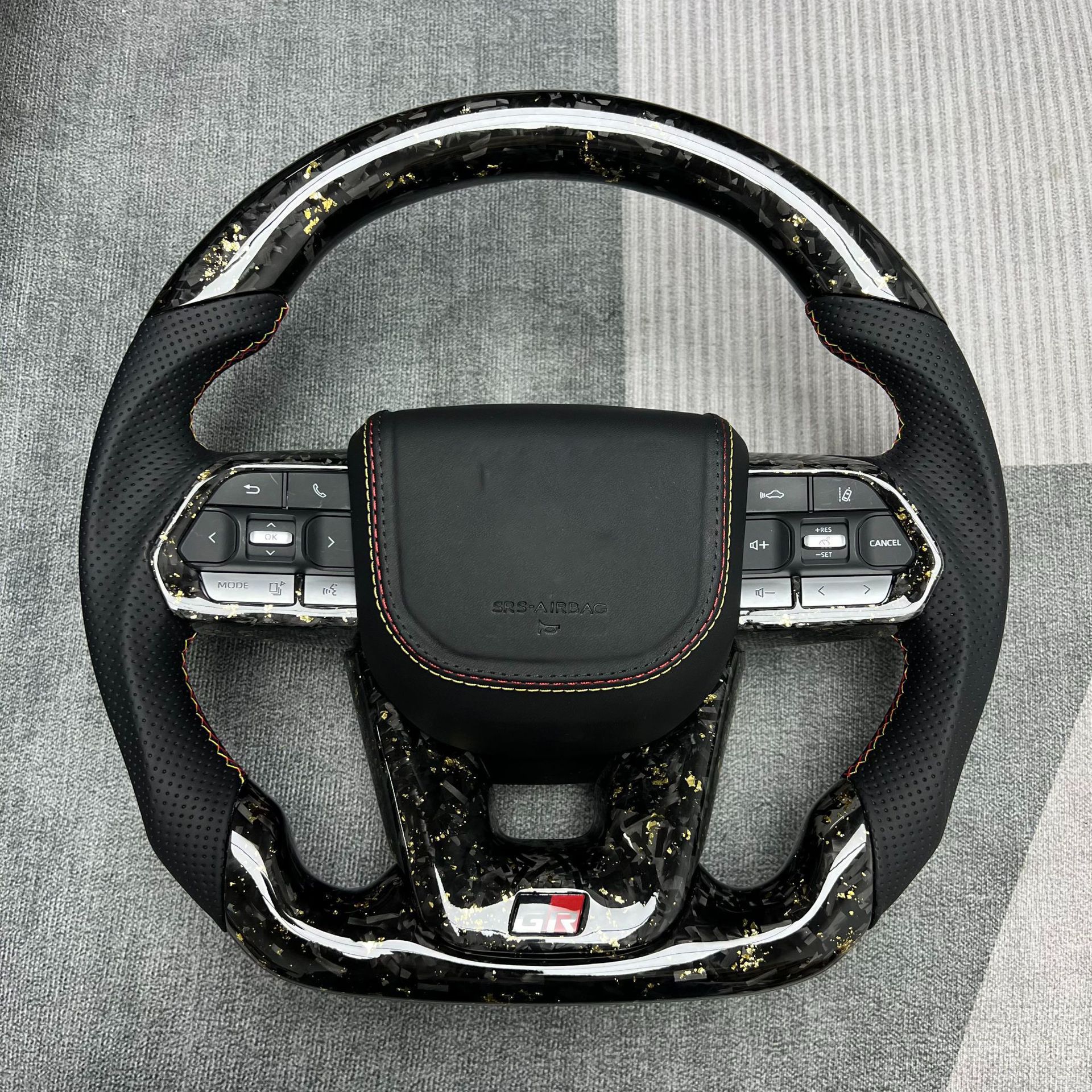 Carbon Fiber Steering Wheel Modification Suitable for Toyota Lc300, All Series Car Steering Wheels Can Be Customized for Order Processing