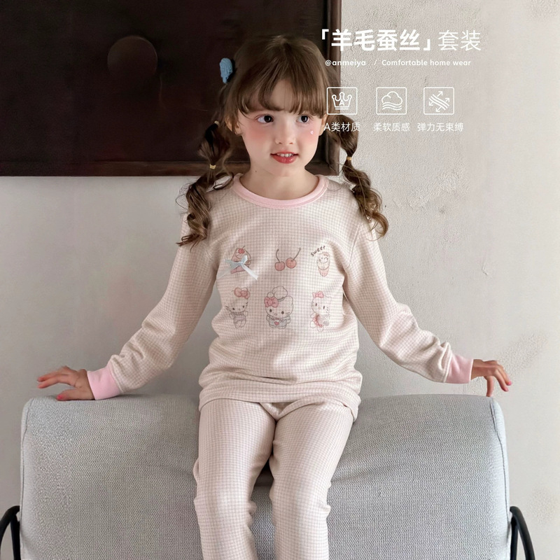 Anmeiya children's thickened autumn clothing set, including a long-sleeved top and long pants, made of German velvet and silk, a two-piece set of wool and silk for warmth Anmeiya children's thickened autumn clothing set, including a long-sleeved top and long pants, made of German velvet and silk, a two-piece set of wool and silk for warmth