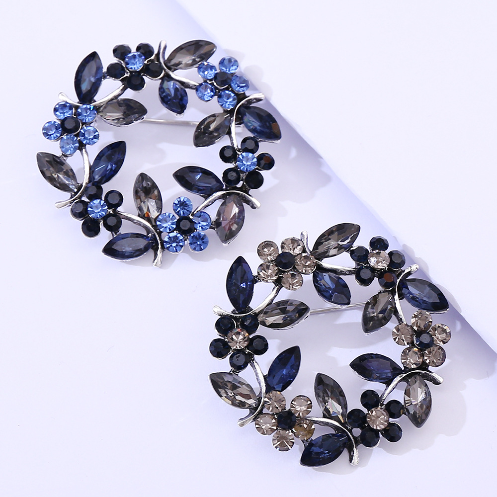 Broche branche d'olivier en forme de branche d'olivier, ornée de cristaux et de diamants, style coréen. Accessoires de mode disponibles en stock et en vente à l'unité._voghion.com