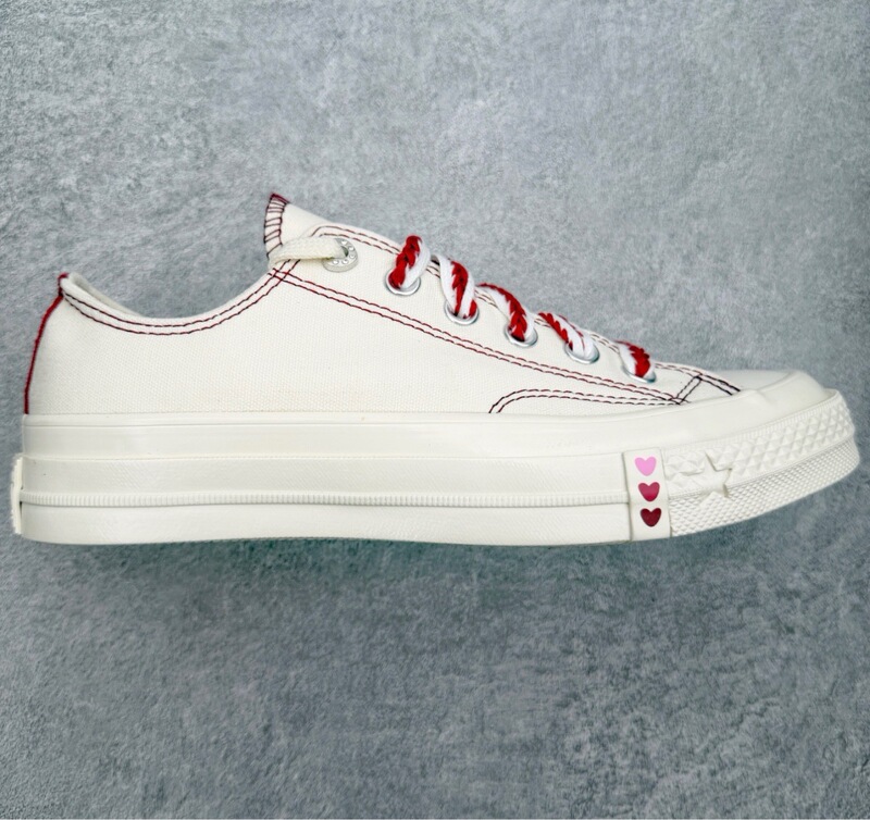 2020 high-top canvas shoes for women, Korean style versatile trendy shoes, off-white retro lace-up sneakers, student cloth shoes with thick soles